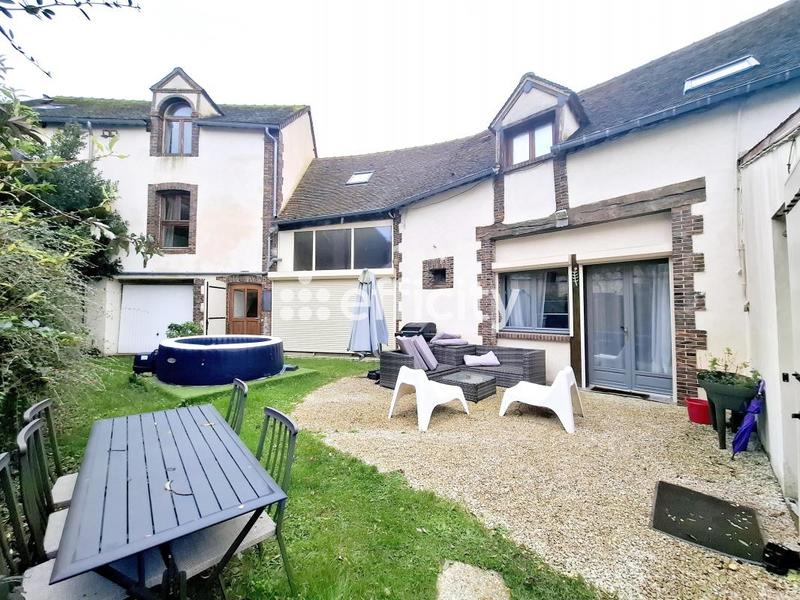 Maison - 241 m² - 10 pièces