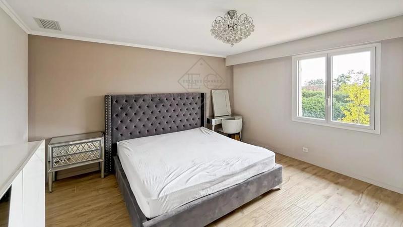 Villa - 220 m² - 5 pièces