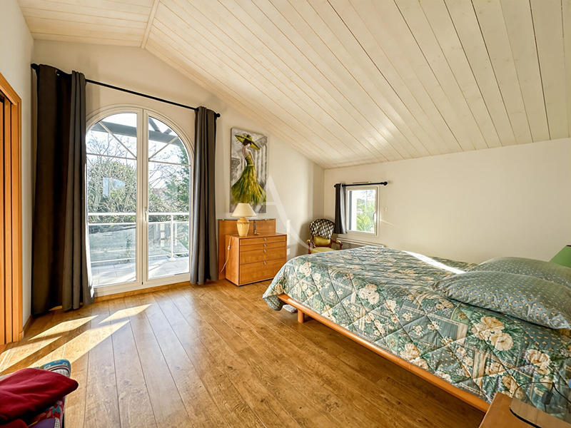 Maison - 217 m² - 6 pièces