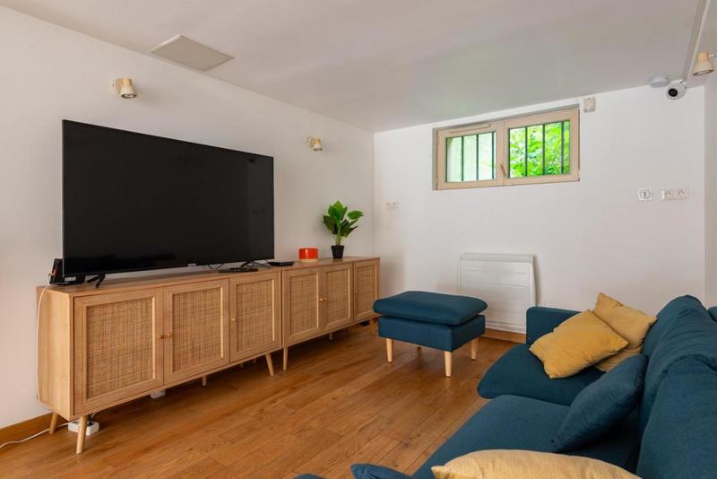 Maison - 250 m² - 17 pièces