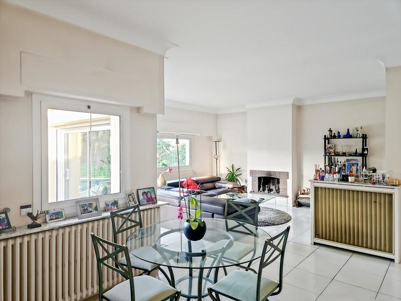 Maison - 204 m² - 7 pièces