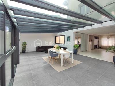 Demeure - 268 m² - 8 pièces