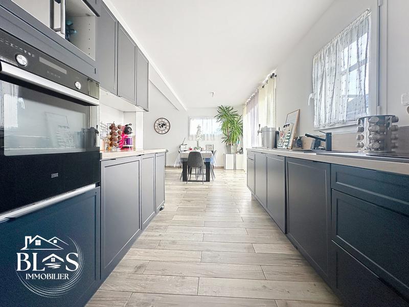 Maison traditionnelle - 99 m² - 5 pièces