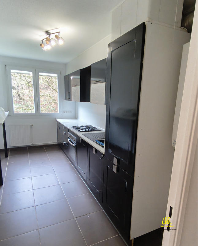 Appartement - 80 m² - 5 pièces