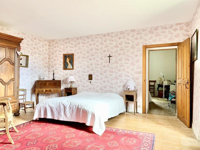 Maison - 331 m² - 9 pièces