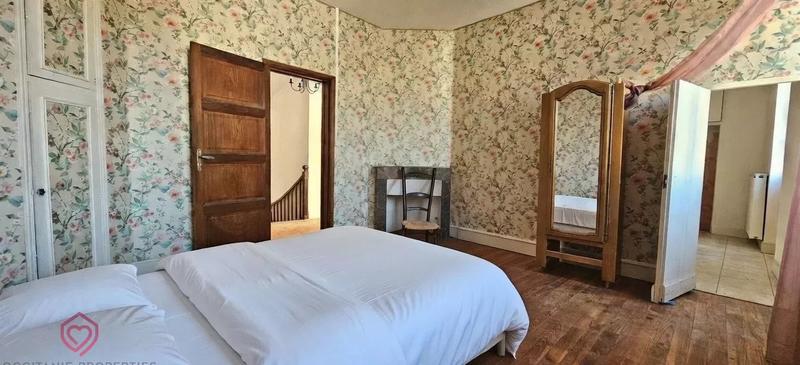 Maison - 270 m² - 12 pièces