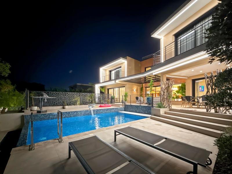 Maison - 311 m² - 5 pièces