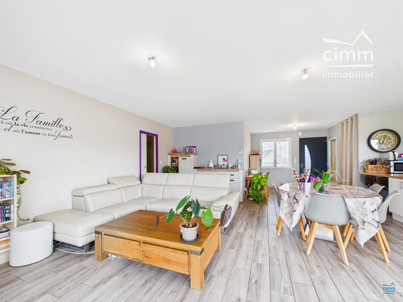 Maison - 104 m² - 4 pièces