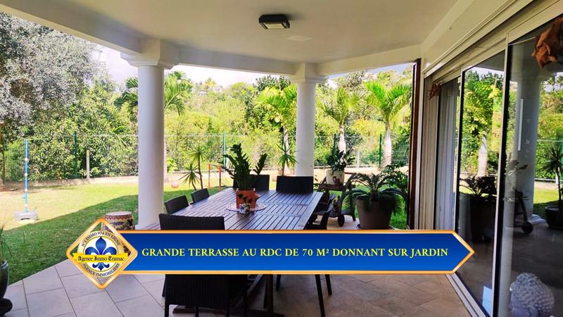 Villa - 288 m² - 6 pièces