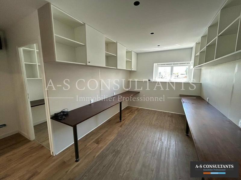 Local d'activité / Entrepôt - 290 m²