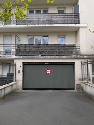 Parking / Garage - 180 m²