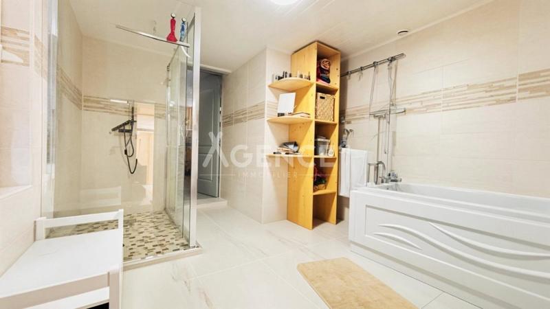 Maison - 237 m² - 6 pièces