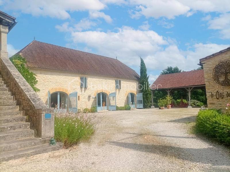 Propriété - 361 m² - 11 pièces