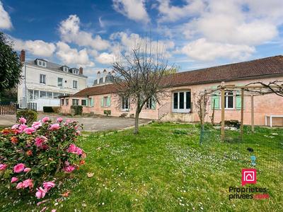 Maison - 370 m² - 5 pièces