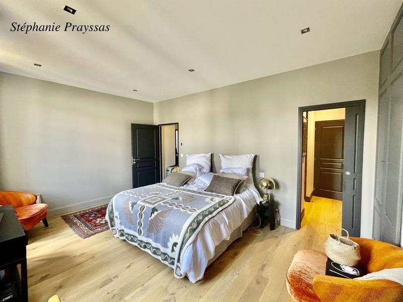 Maison de ville - 250 m² - 7 pièces