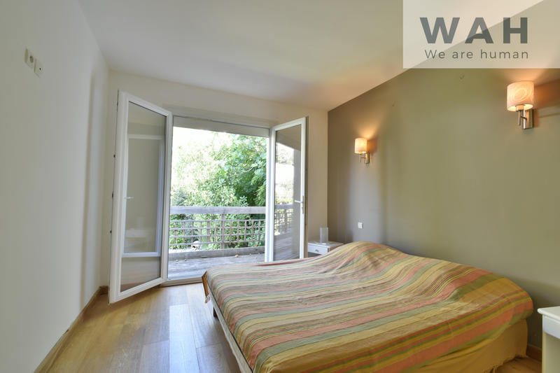 Maison - 233 m² - 10 pièces