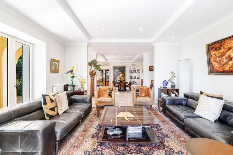 Propriété - 350 m² - 7 pièces