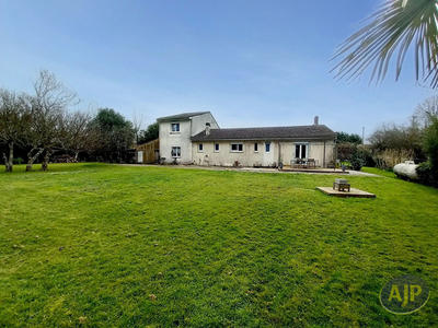 Maison - 175 m² - 8 pièces