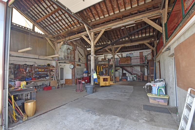 Maison - 358 m² - 10 pièces