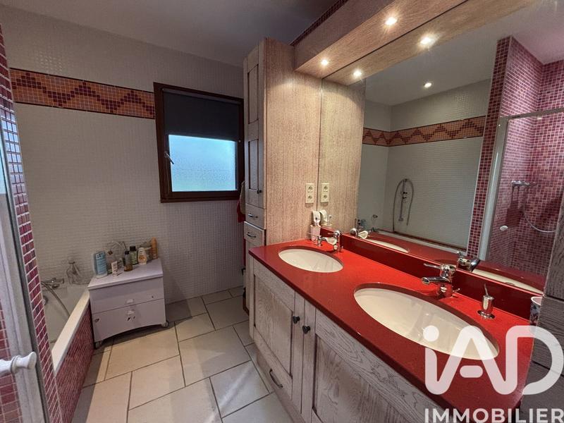 Maison - 213 m² - 7 pièces