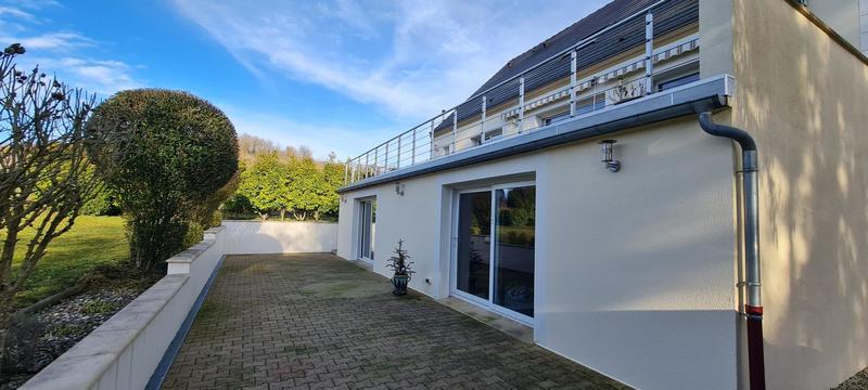 Propriété - 196 m² - 8 pièces