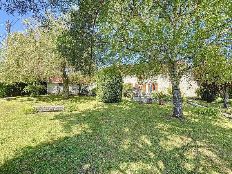 Maison - 314 m² - 9 pièces