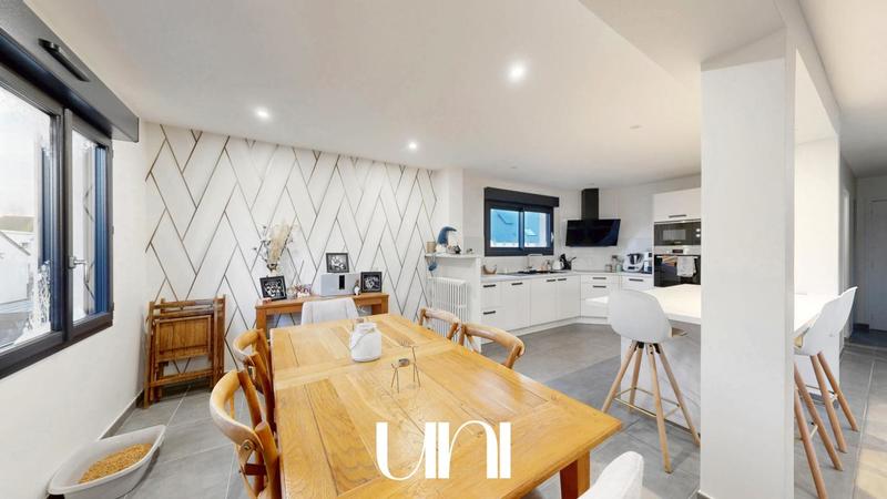 Maison - 208 m² - 9 pièces