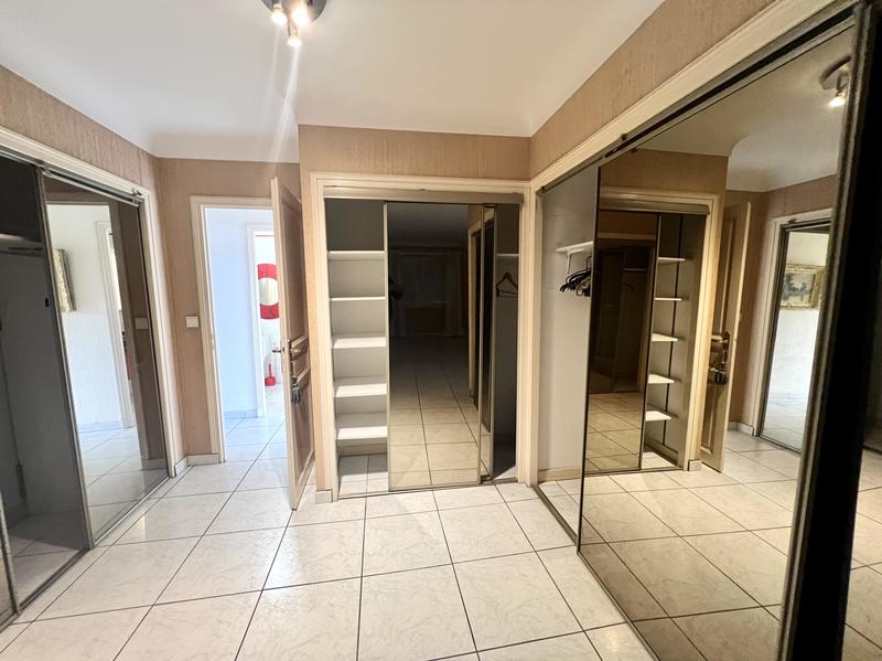 Villa - 280 m² - 9 pièces