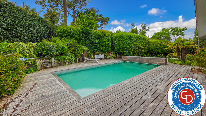 Maison - 200 m² - 6 pièces