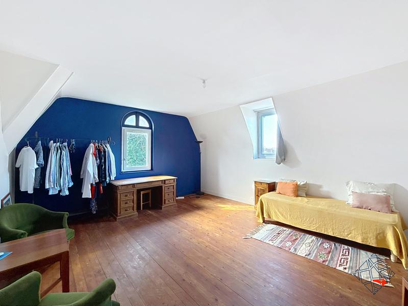 Maison - 240 m² - 10 pièces