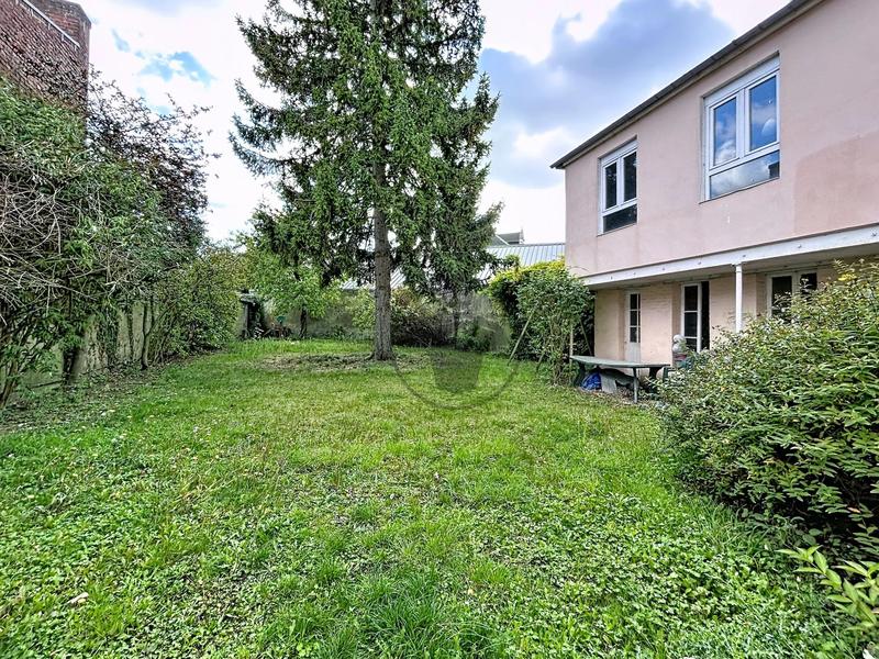 Maison - 237 m² - 9 pièces