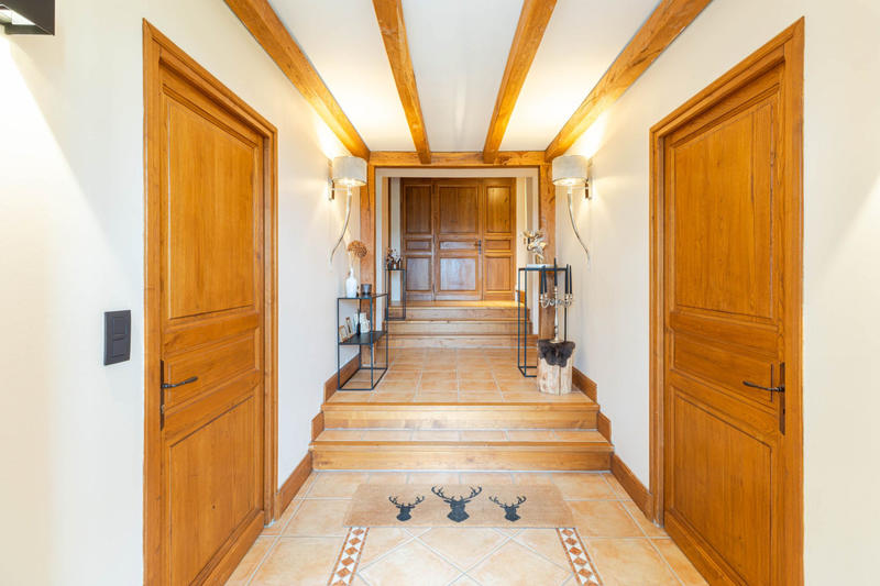 Maison - 465 m² - 13 pièces