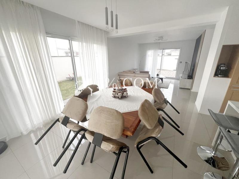 Maison - 121 m² - 5 pièces