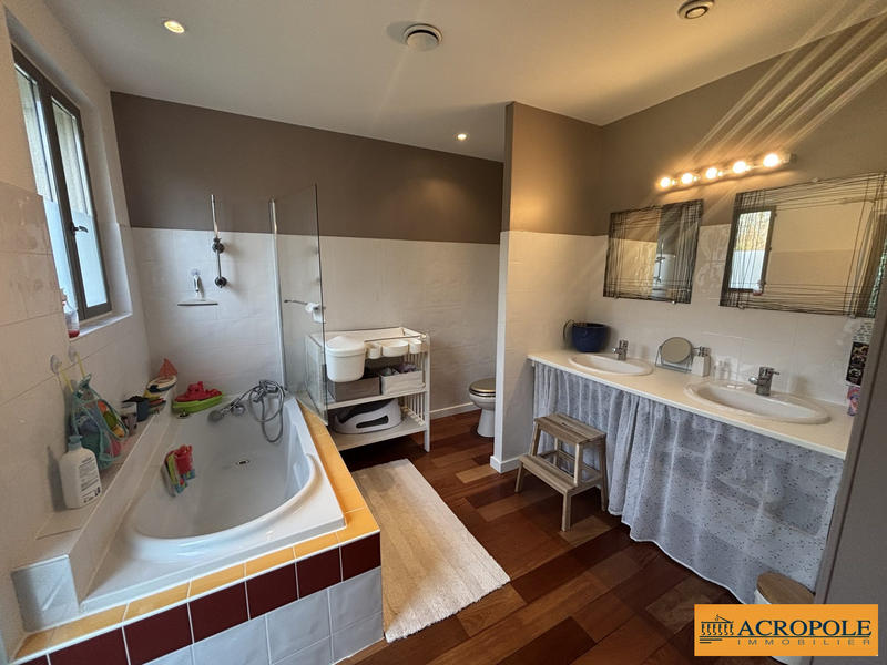 Maison - 159 m² - 6 pièces