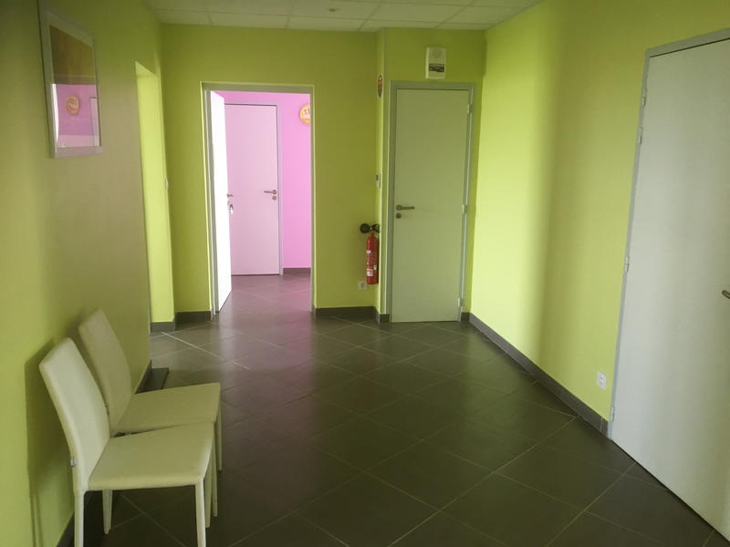 Local commercial - 200 m² - 5 pièces