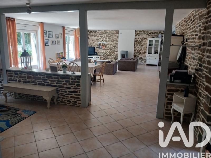 Maison - 240 m² - 8 pièces