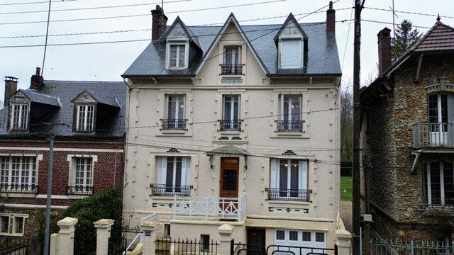 Maison - 210 m² - 9 pièces