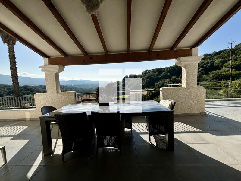 Villa - 166 m² - 6 pièces