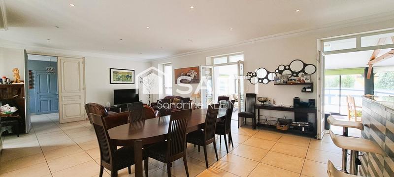 Maison - 217 m² - 6 pièces