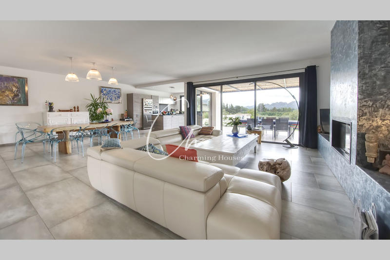 Maison - 204 m² - 5 pièces