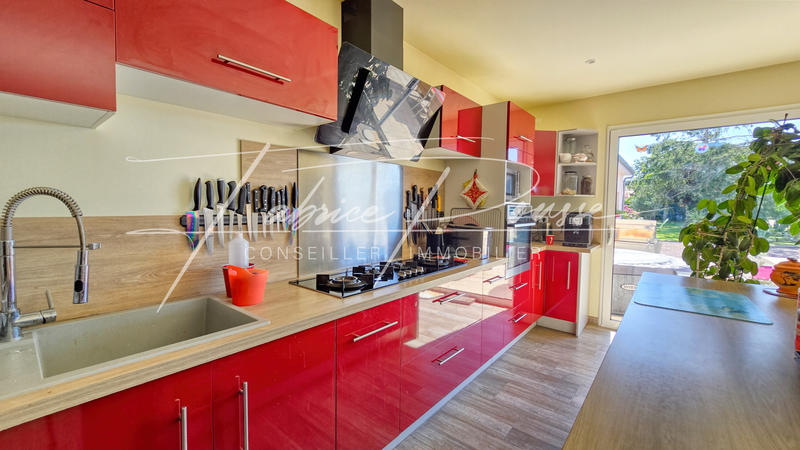 Propriété - 195 m² - 6 pièces