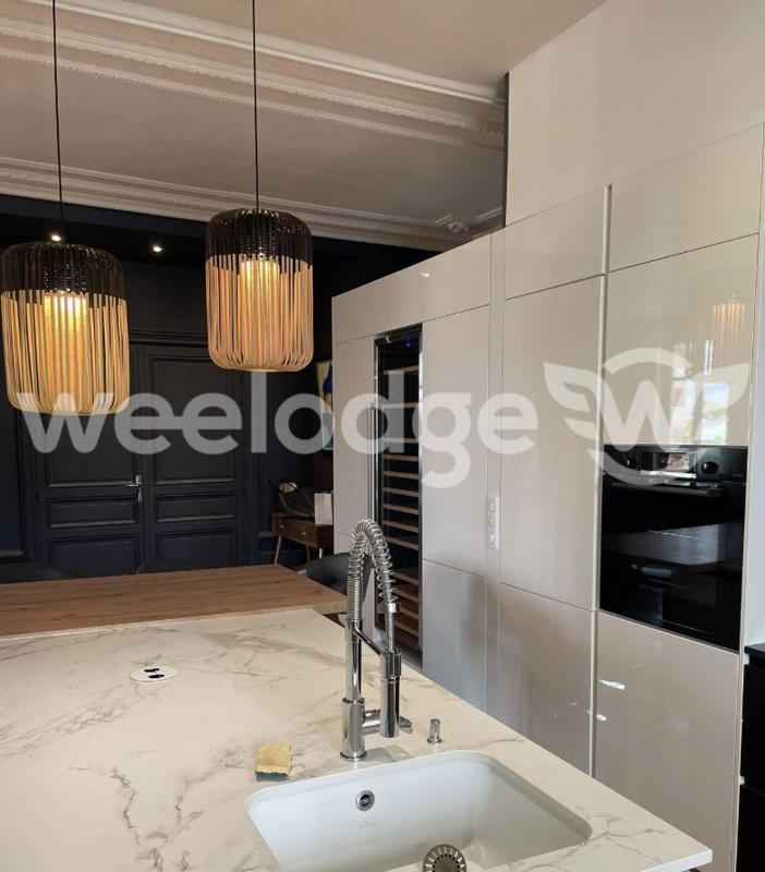 Bureau - 160 m² - 6 pièces