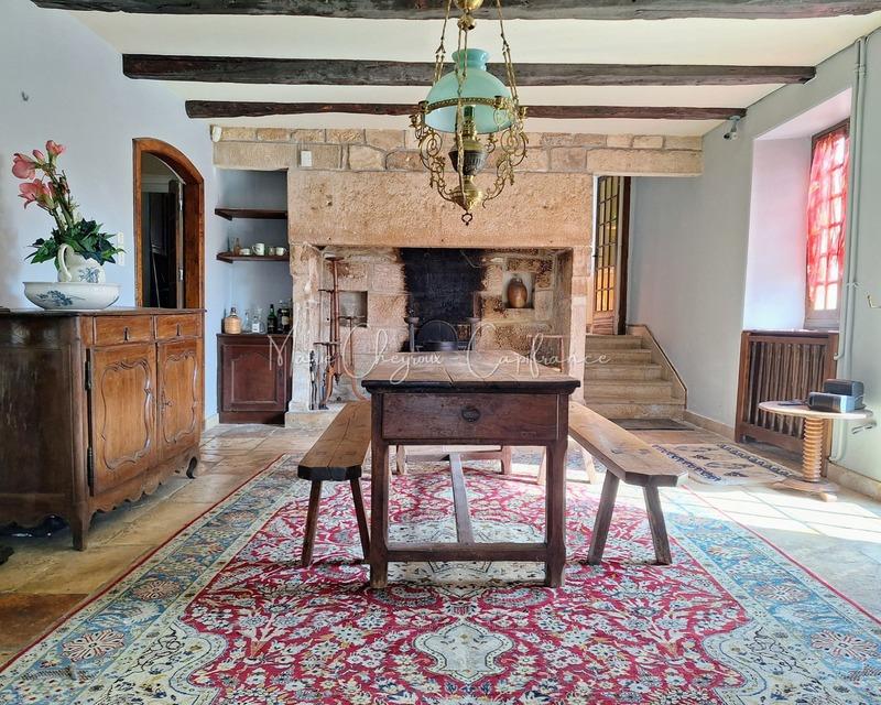 Maison - 222 m² - 8 pièces