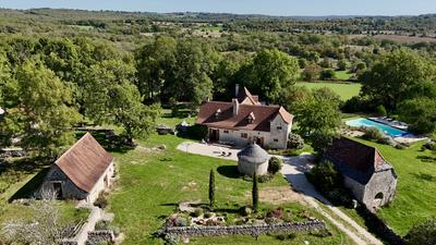 Corps de ferme - 250 m² - 11 pièces