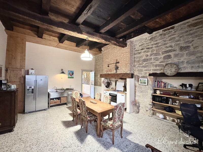 Maison - 668 m² - 14 pièces