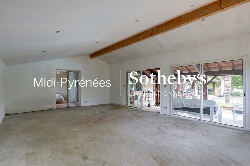 Maison - 307 m² - 9 pièces