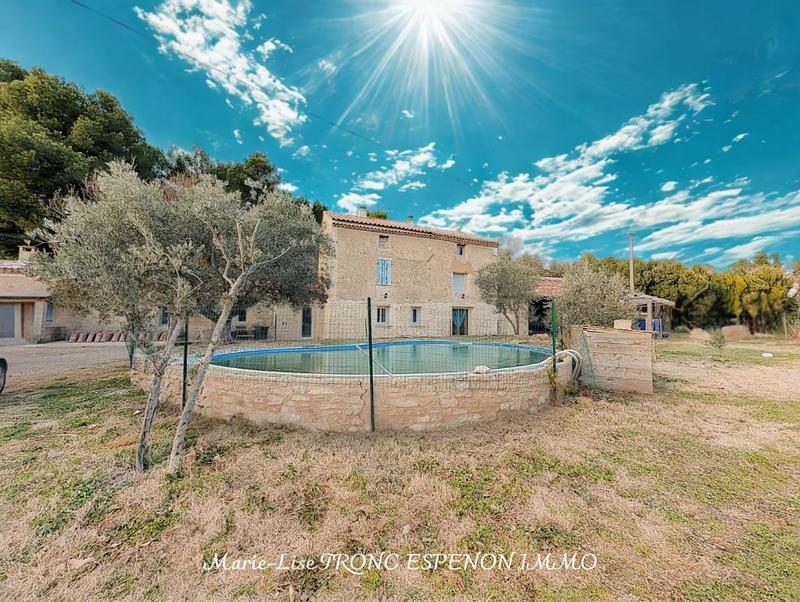 Mas - 266 m² - 8 pièces