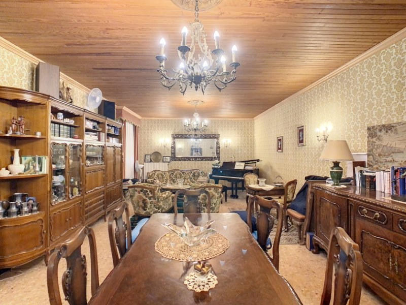 Propriété - 349 m² - 12 pièces