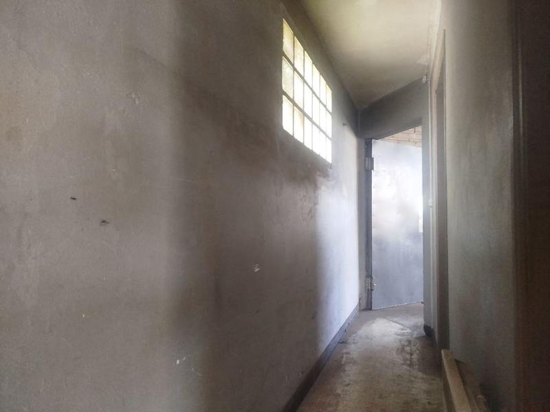 Local commercial - 150 m² - 2 pièces