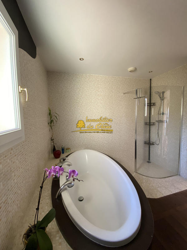 Maison - 180 m² - 7 pièces